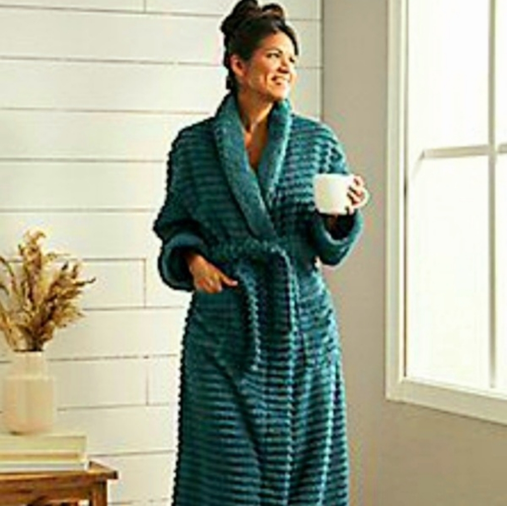 Geneva Textured Robe & Slipper Set. Womans. - Picture 1 of 3